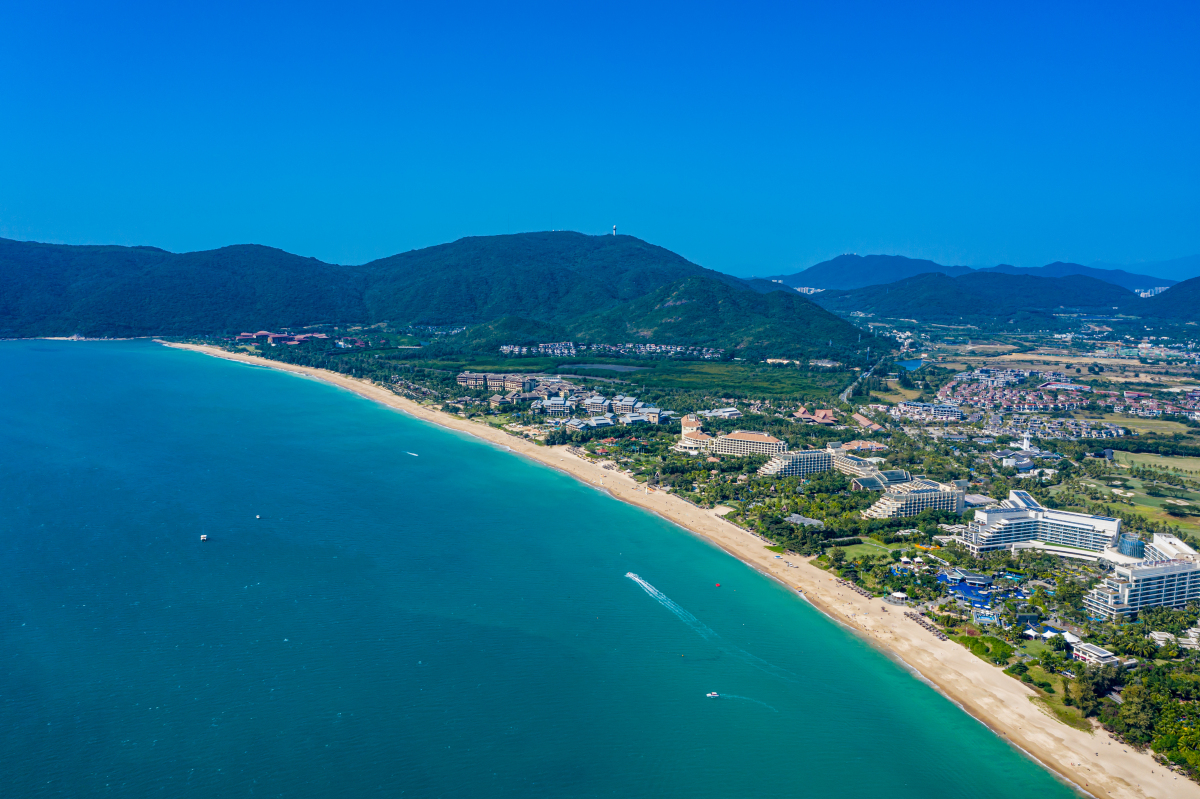 开云APP-特色海沿岸沙滩犁地赛，绿海蓝天中的生态运动的简单介绍