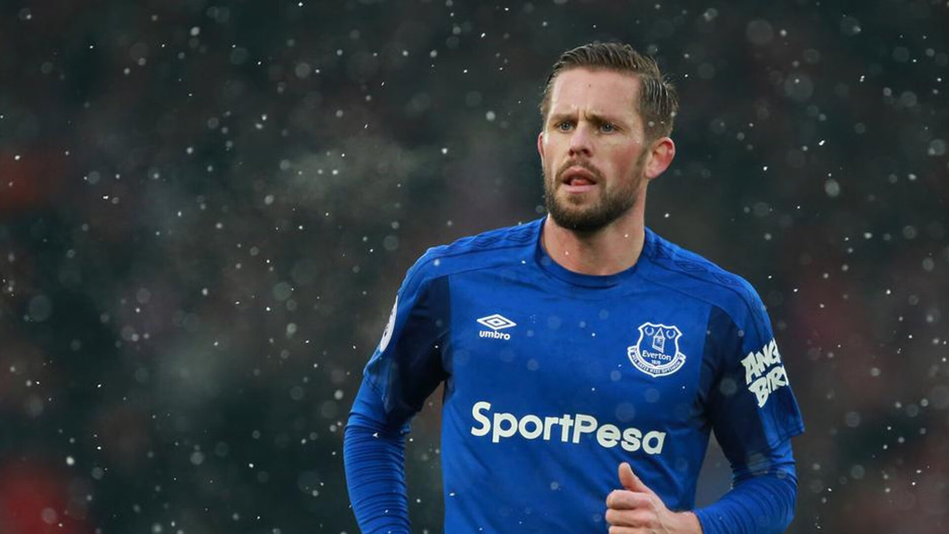 kaiyun官方入口登录-“英超剩余比赛紧张进行，争冠形势逐渐清晰”，英超比赛太多