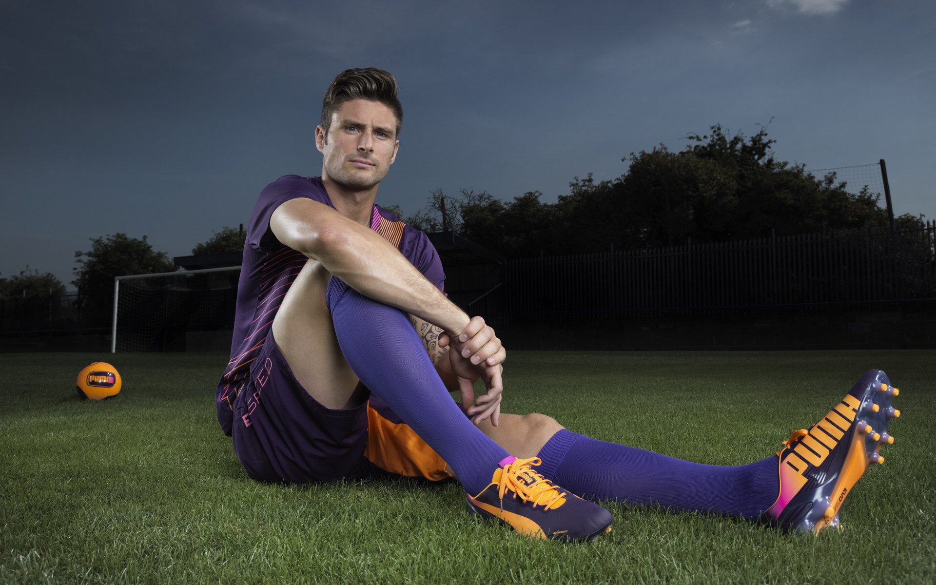 开云体育全站-“钢铁男孩：少年足球运动员崭露头角”，刚铁男孩