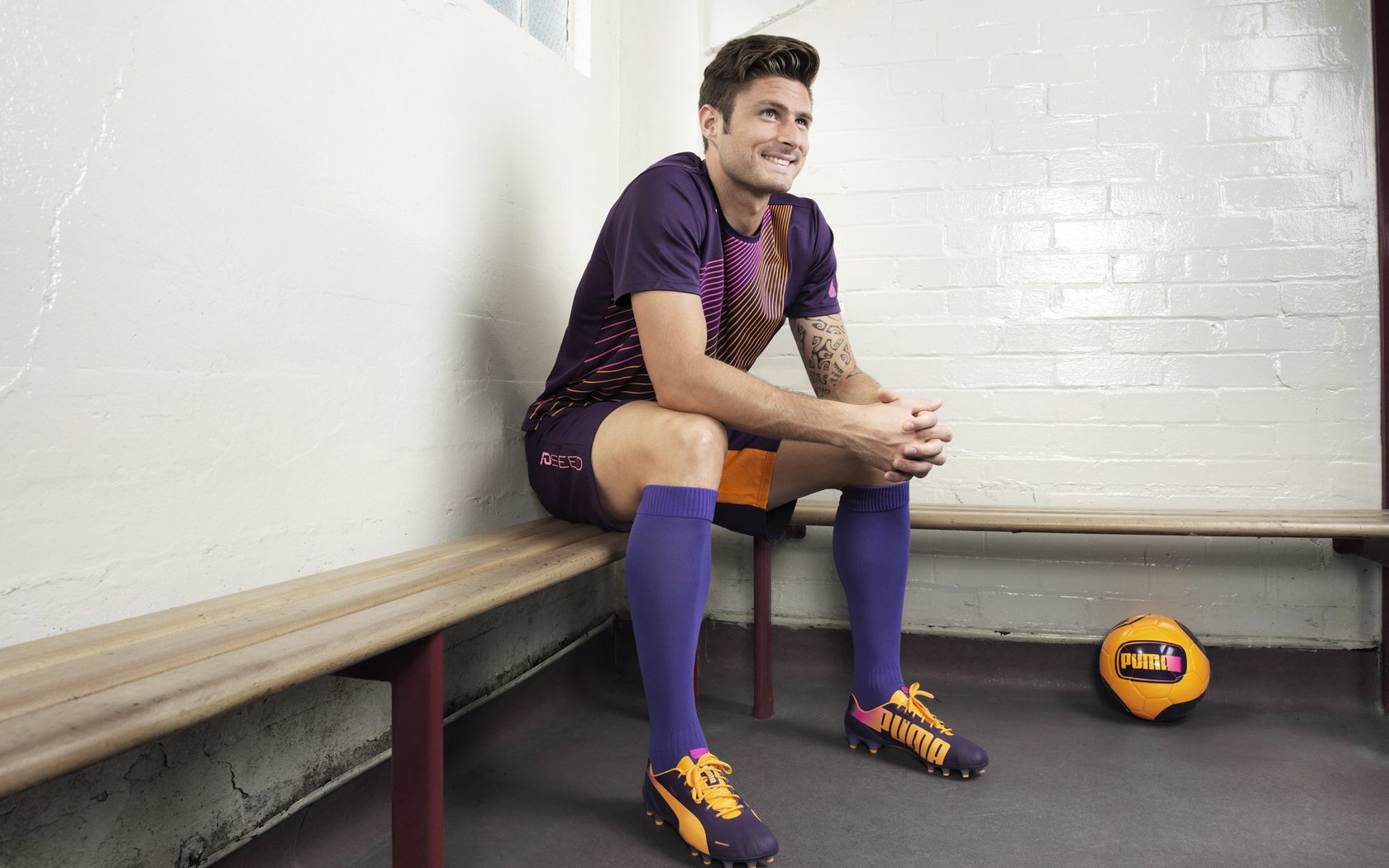 开云官方网页登录-克罗地亚骑手吉塔·日特科维奇在2024年国际马术联合会世界障碍赛中以“Dior”马匹获得第十名，展现坚韧精神。